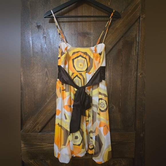 Y2K Sleeveless Dress with Brown Accents - Picture 2 of 2